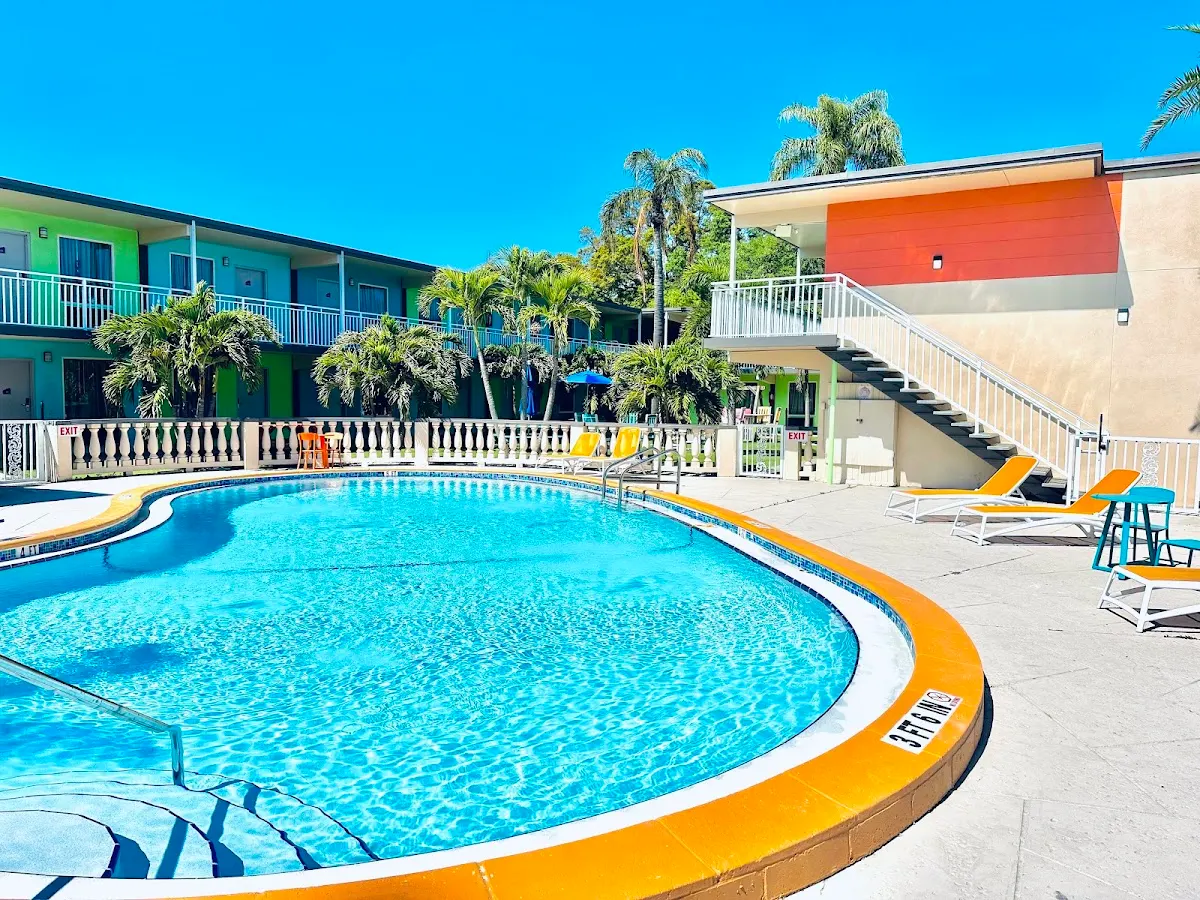 Tropical Inn & Suites
