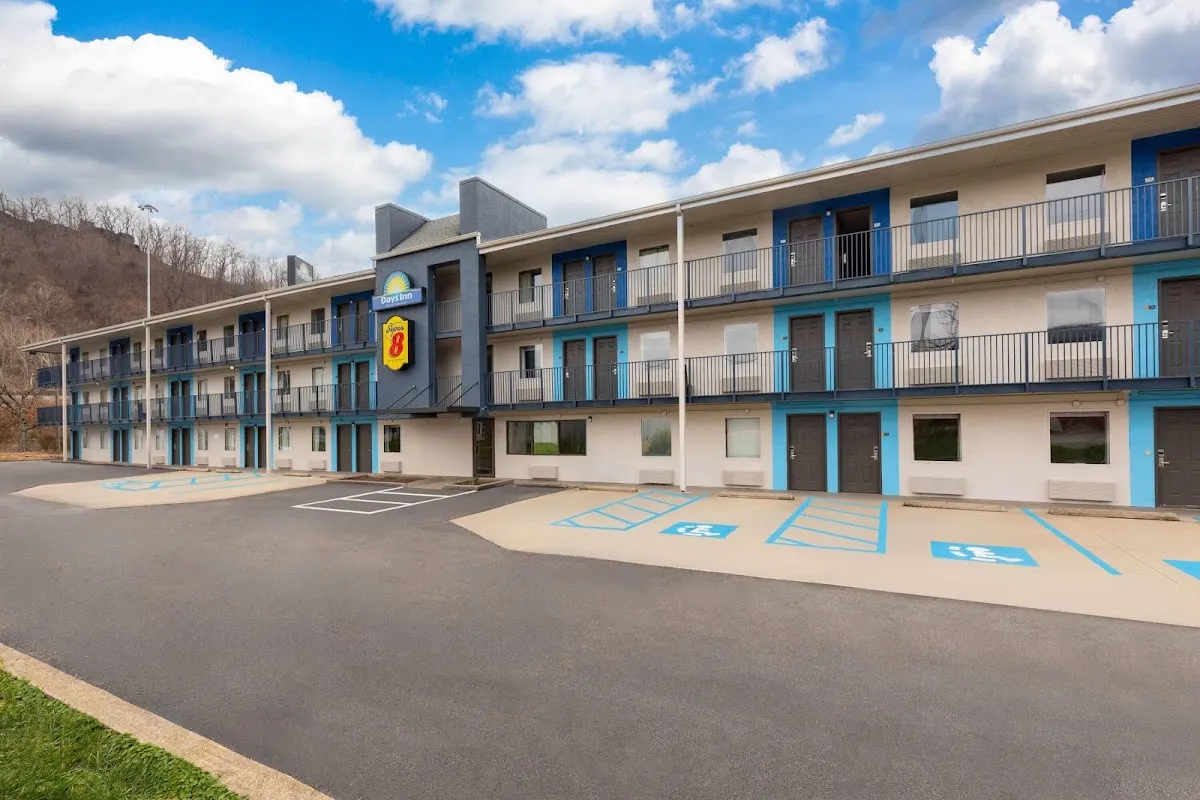 Super 8 by Wyndham Charleston WV