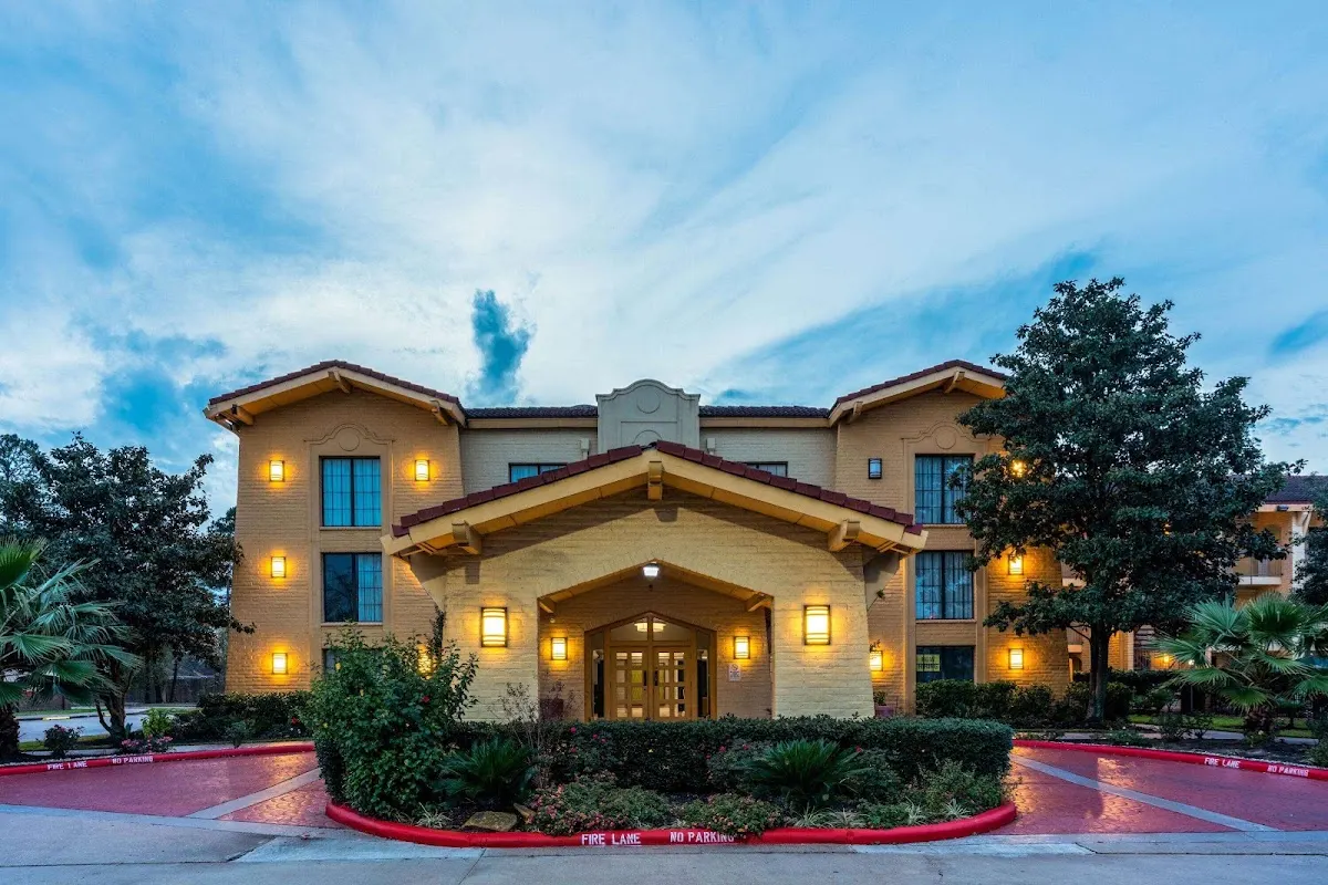 Super 8 by Wyndham The Woodlands North