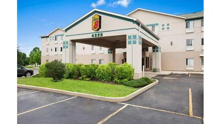 Super 8 by Wyndham Aurora/Naperville Area