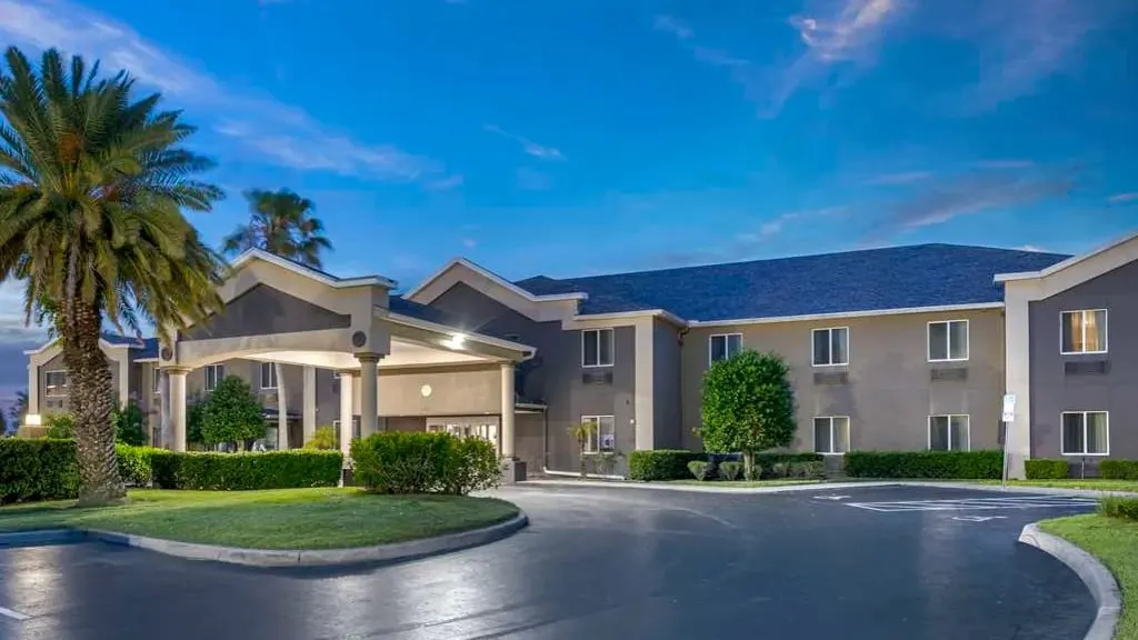 Best Western Edgewater Inn