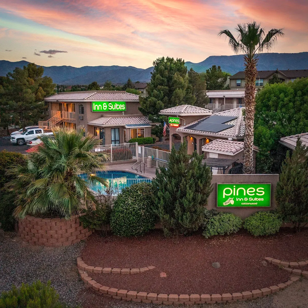 Pines Inn & Suites