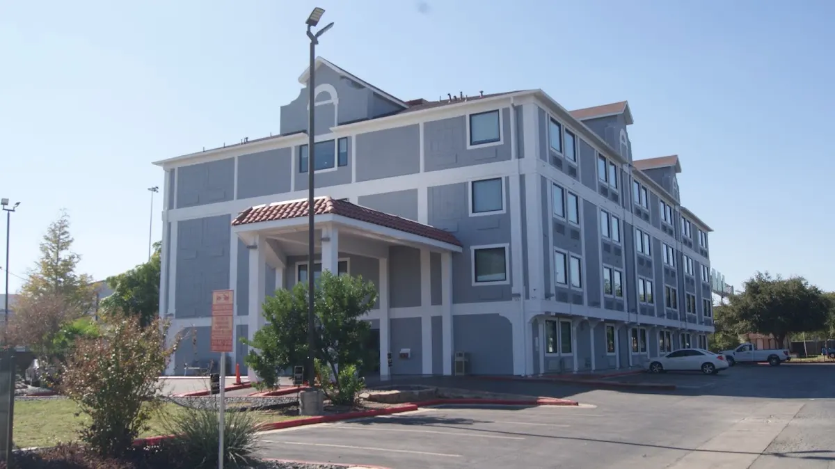 Holiday Inn Express & Suites San Antonio-Dtwn Market Area by IHG