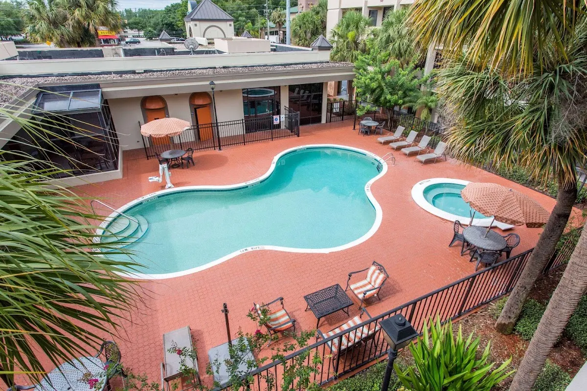 Days Inn & Suites by Wyndham Orlando Airport