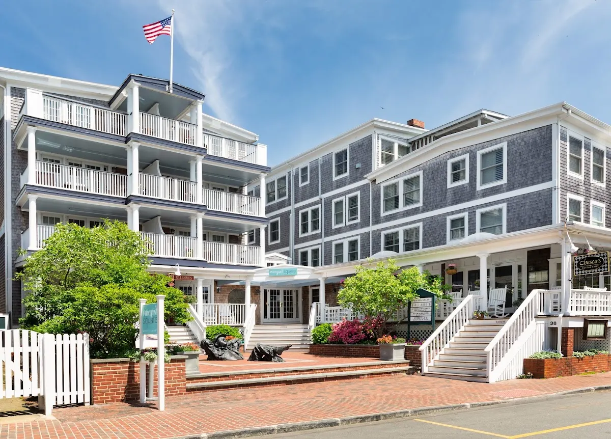 Vineyard Square Hotel & Suites