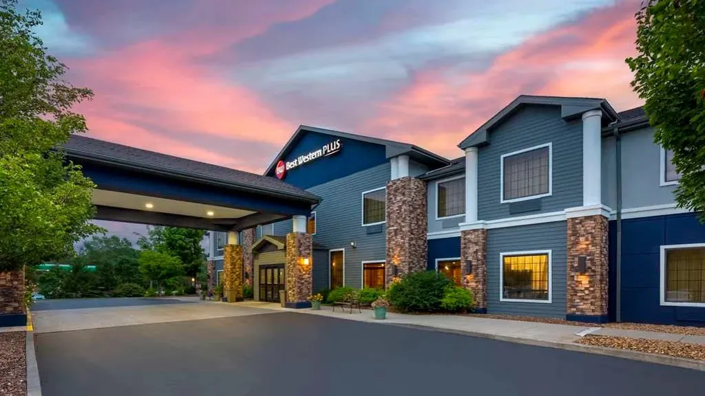Best Western Plus Victor Inn & Suites