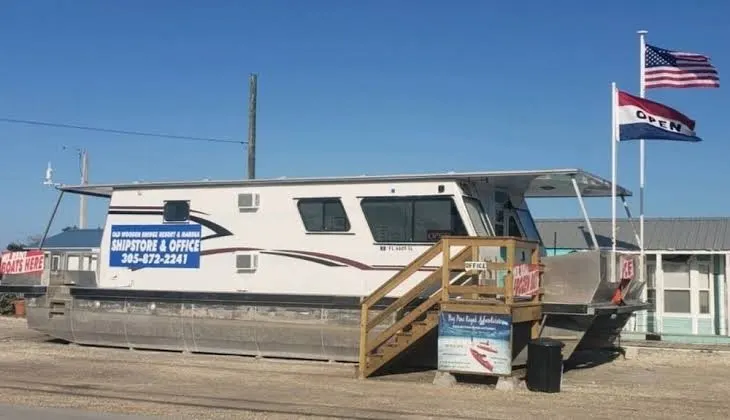 Old Wooden Bridge Guest Cottages & Marina
