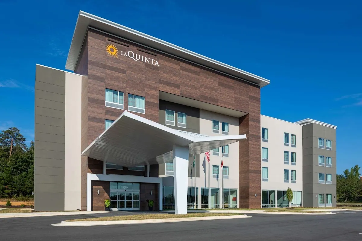 La Quinta Inn & Suites by Wyndham Greensboro Arpt High Point