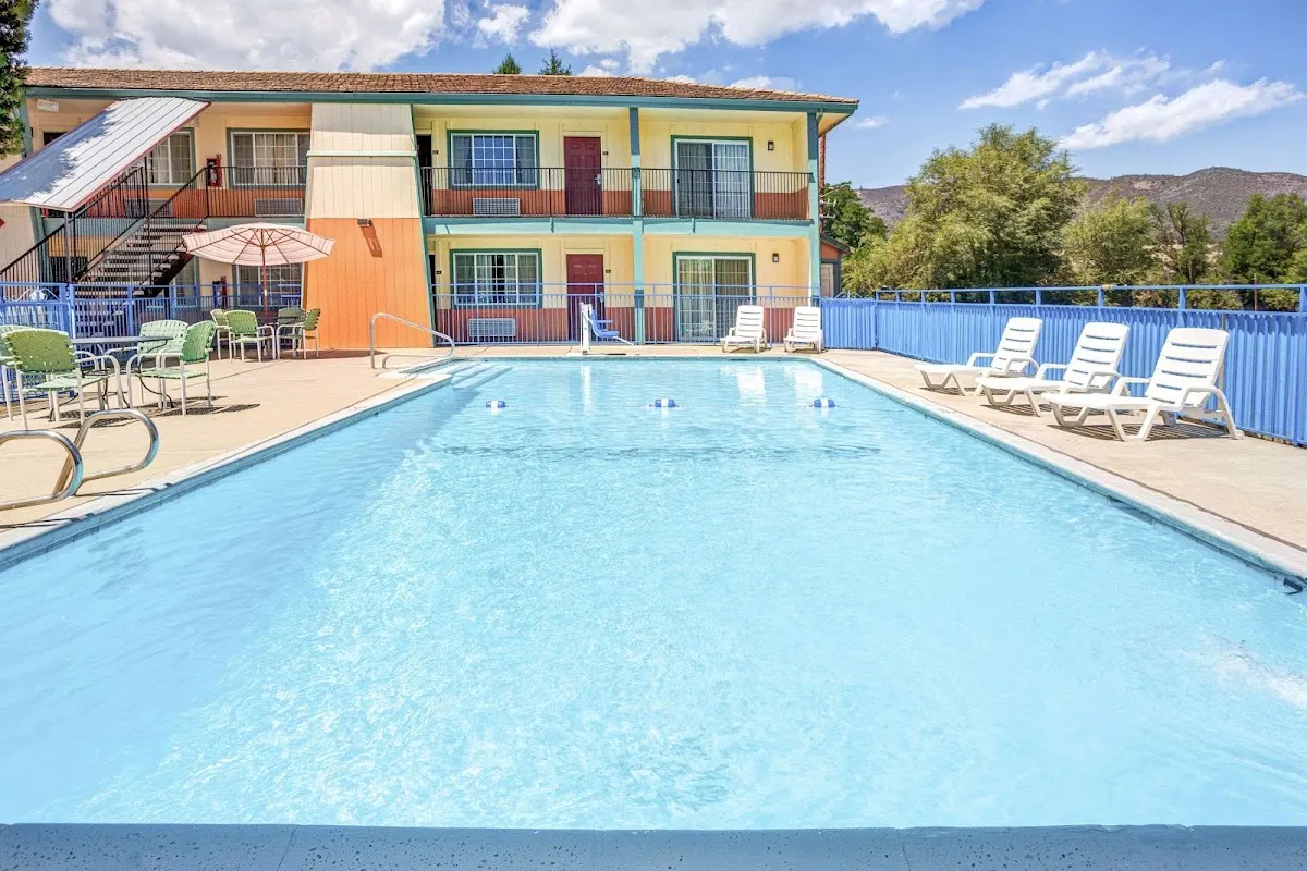 Super 8 by Wyndham Yreka