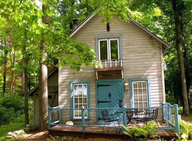 The Harbor Light Inn