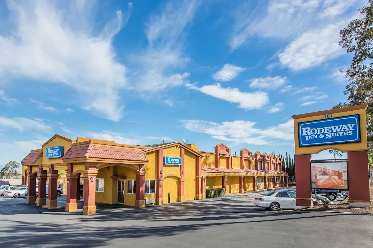 Rodeway Inn & Suites
