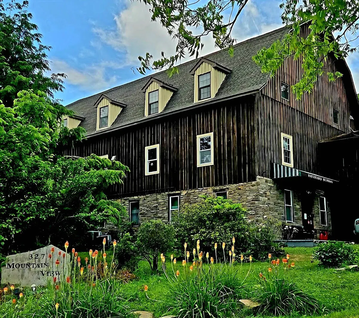 The Cortina Inn