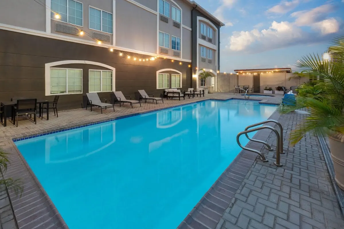 La Quinta Inn & Suites by Wyndham Laredo Airport
