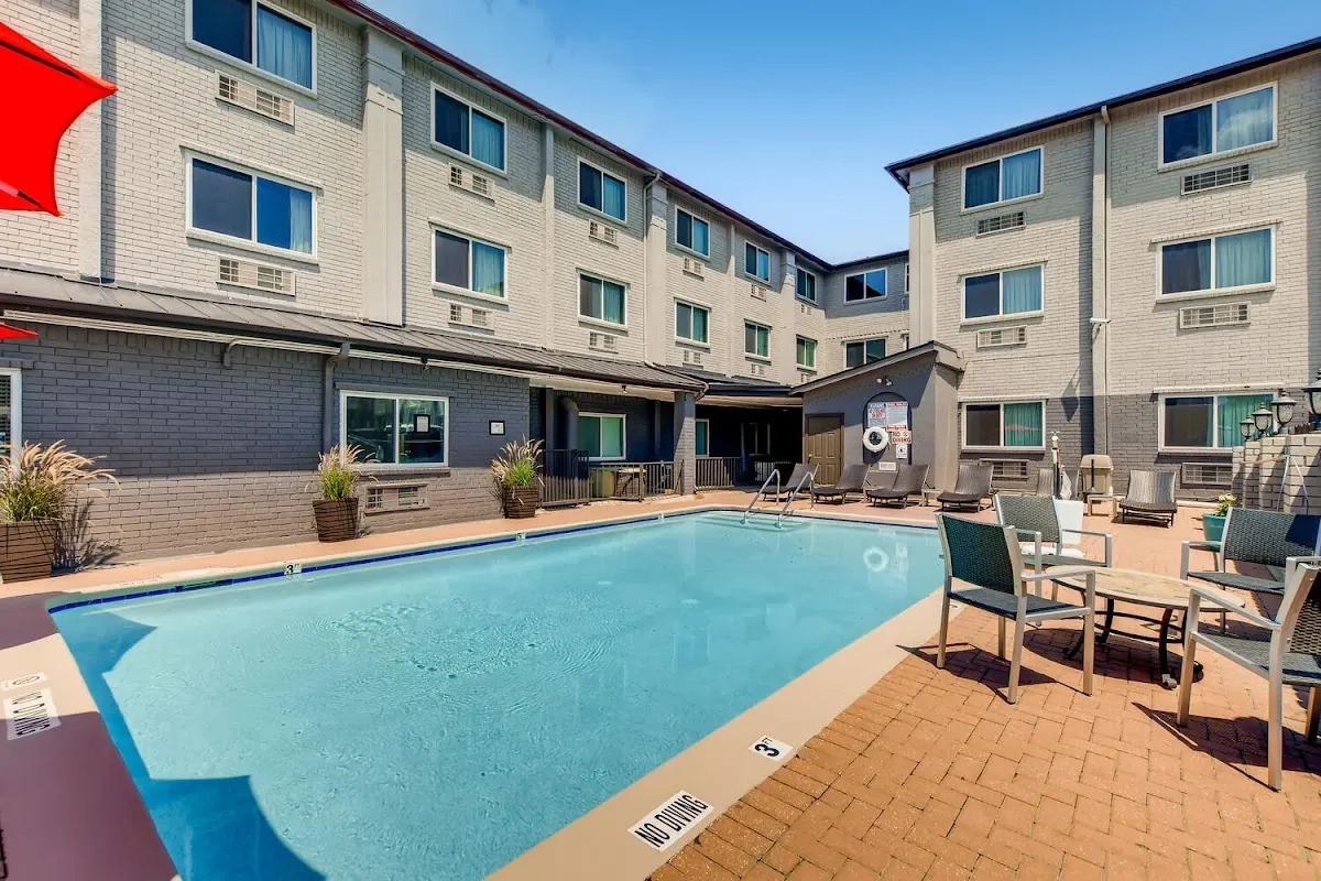 Orangewood Inn & Suites