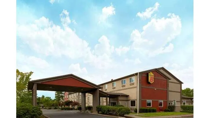 Super 8 by Wyndham Woodburn