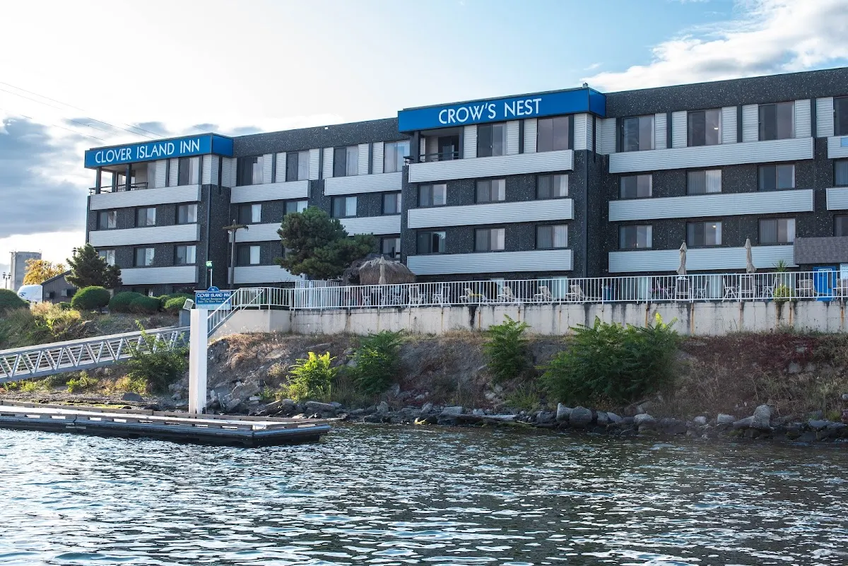 Clover Island Inn