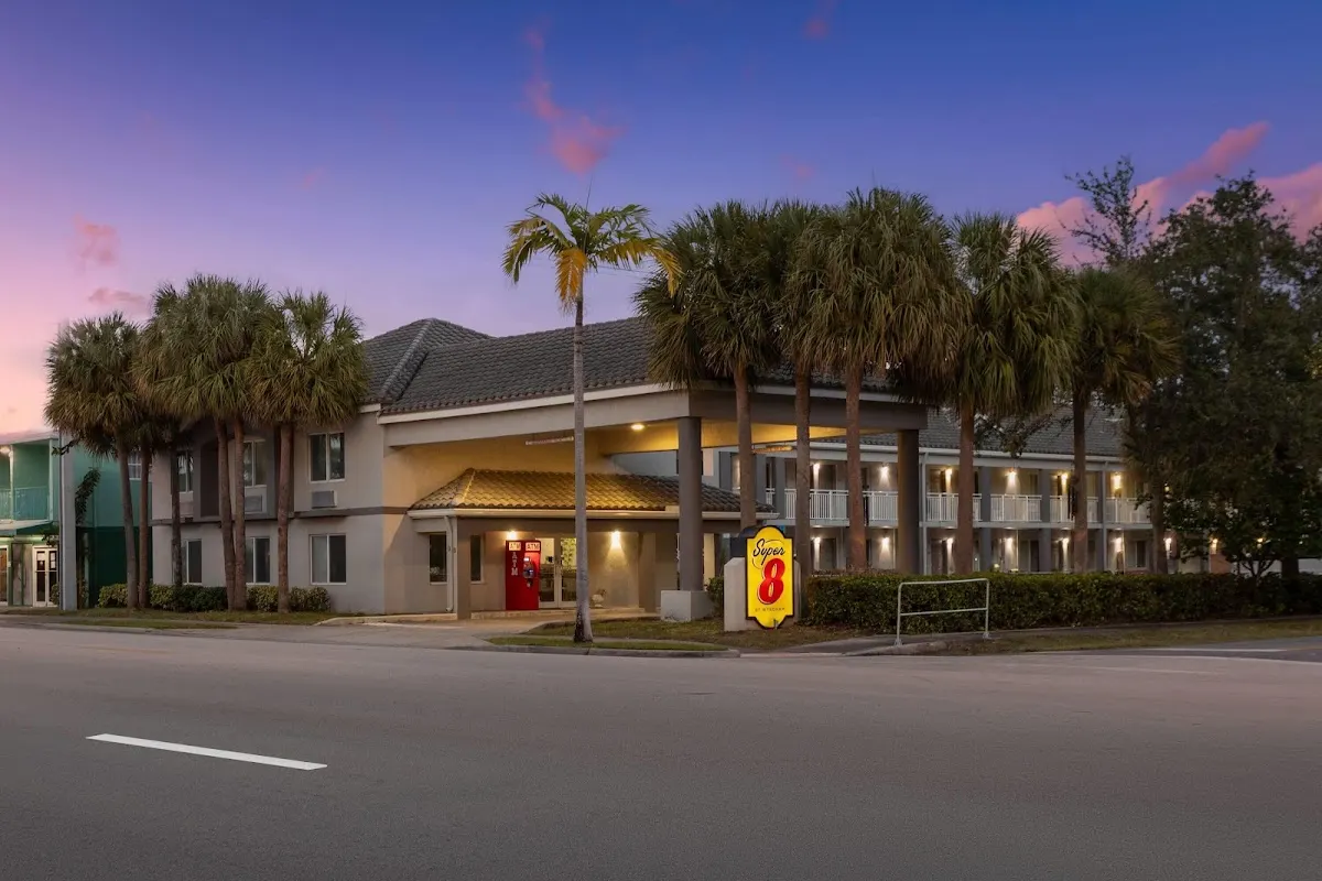 Super 8 by Wyndham Dania/Fort Lauderdale Arpt