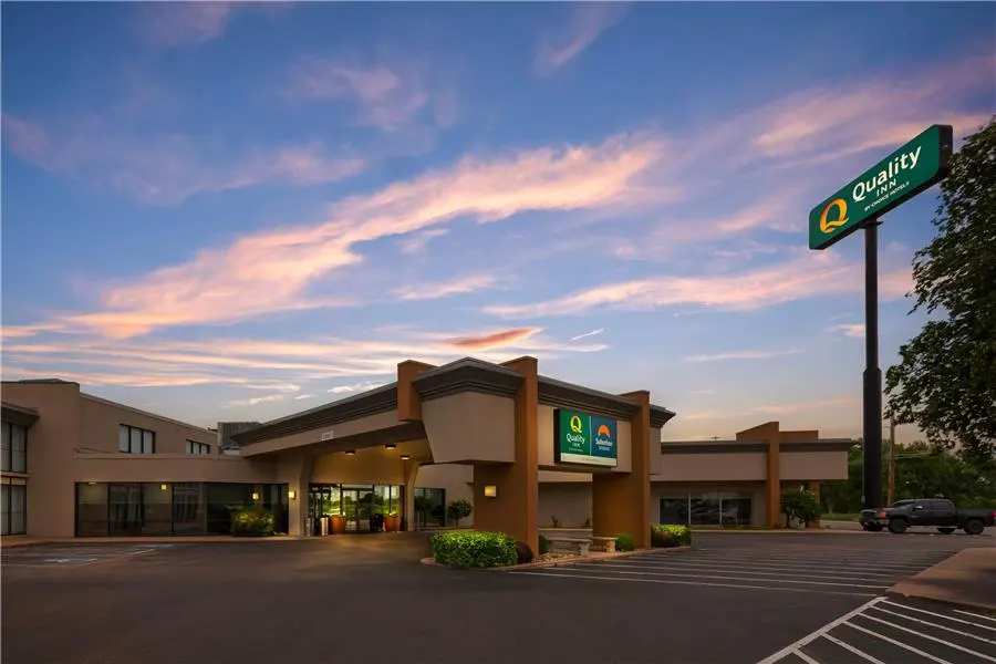 Suburban Studios I-80 Grand Island