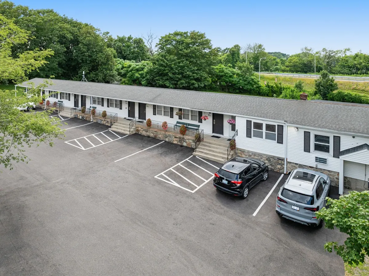 Founder's Brook Motel & Suites