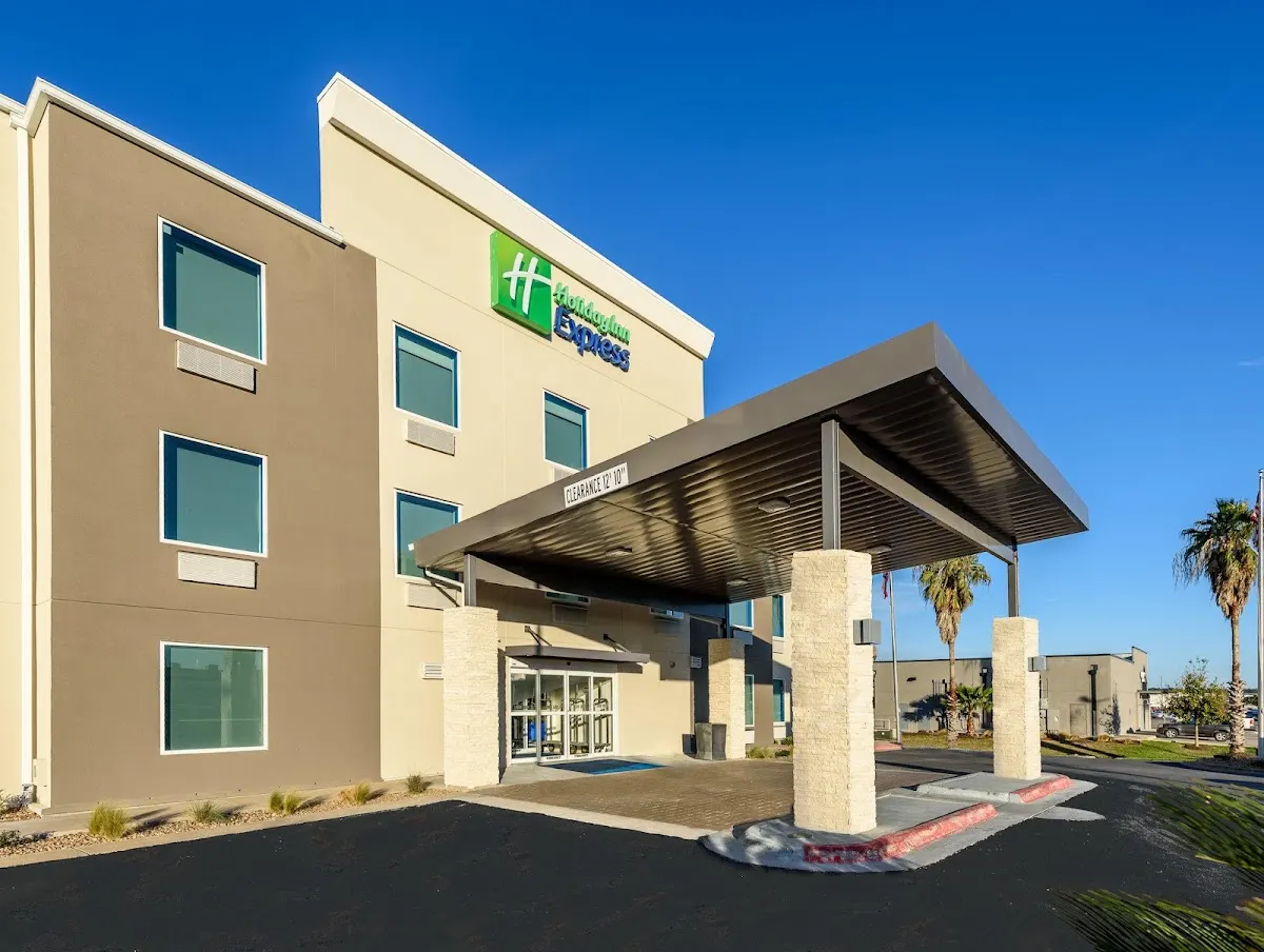Holiday Inn Express & Suites Bastrop by IHG
