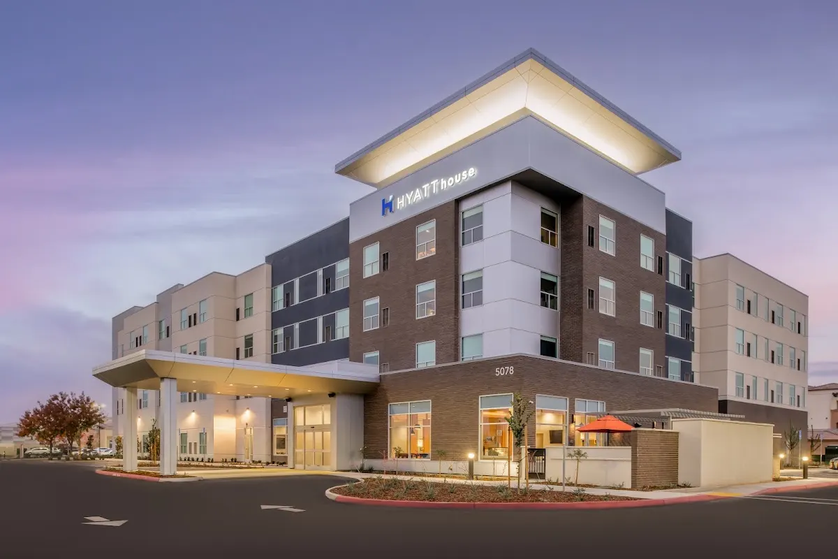 Hyatt House Fresno / Campus Pointe