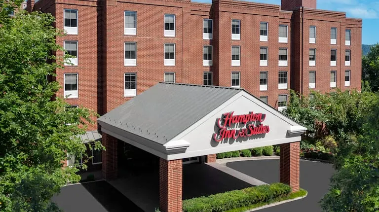 Hampton Inn & Suites Charlottesville-At The University