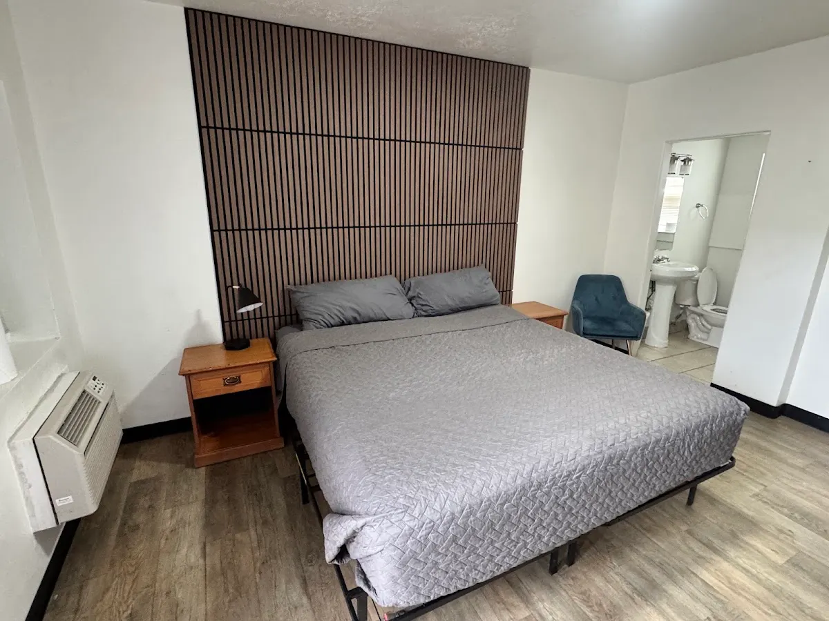 Mac's Motel