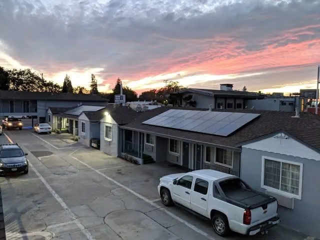 Deluxe Inn