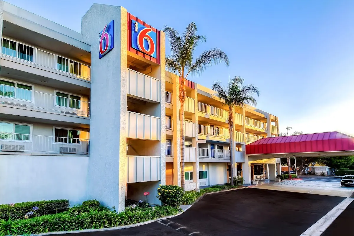 Motel 6 Anaheim, CA - Maingate