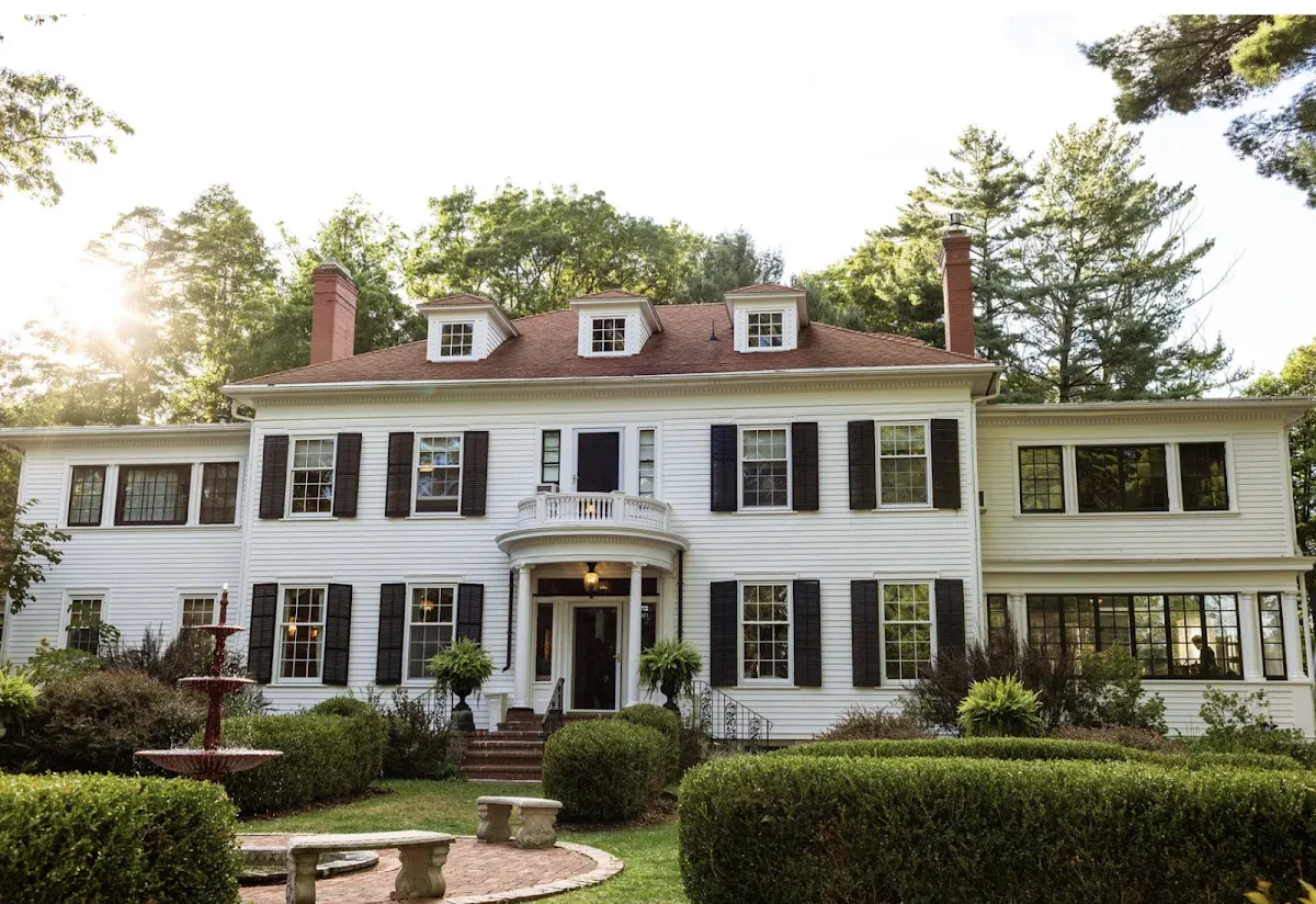 16 Elm Heritage Hotel