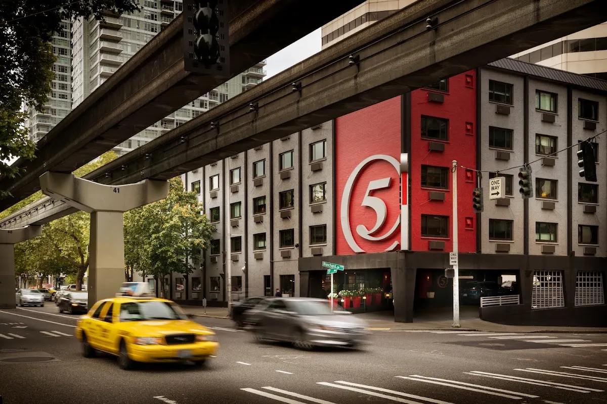 Hotel Five