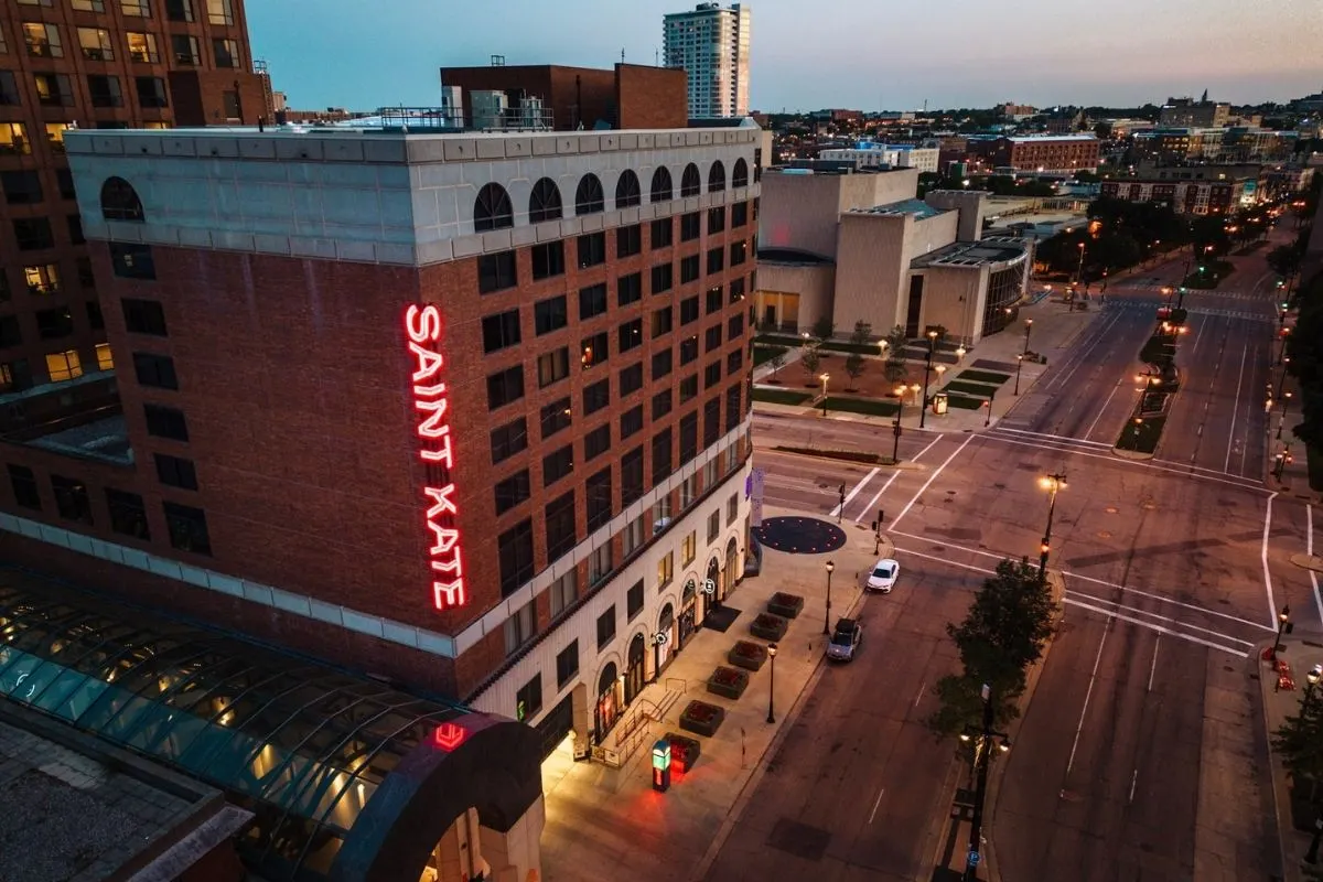 Saint Kate - The Arts Hotel