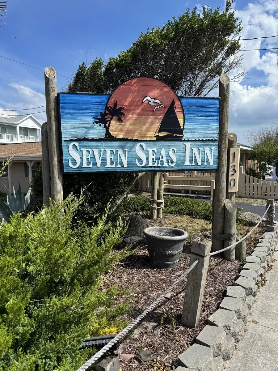 Seven Seas Inn