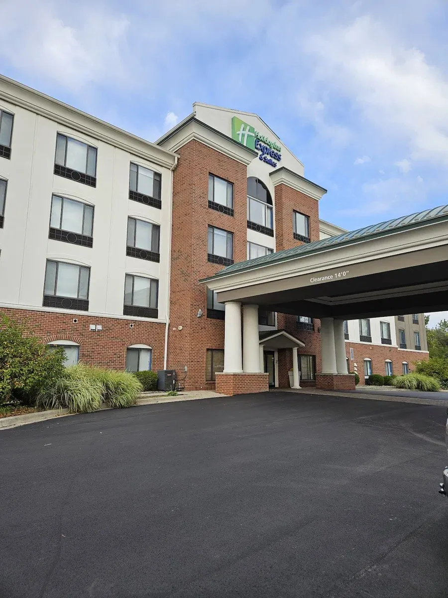 Holiday Inn Express & Suites Detroit - Utica, an IHG Hotel
