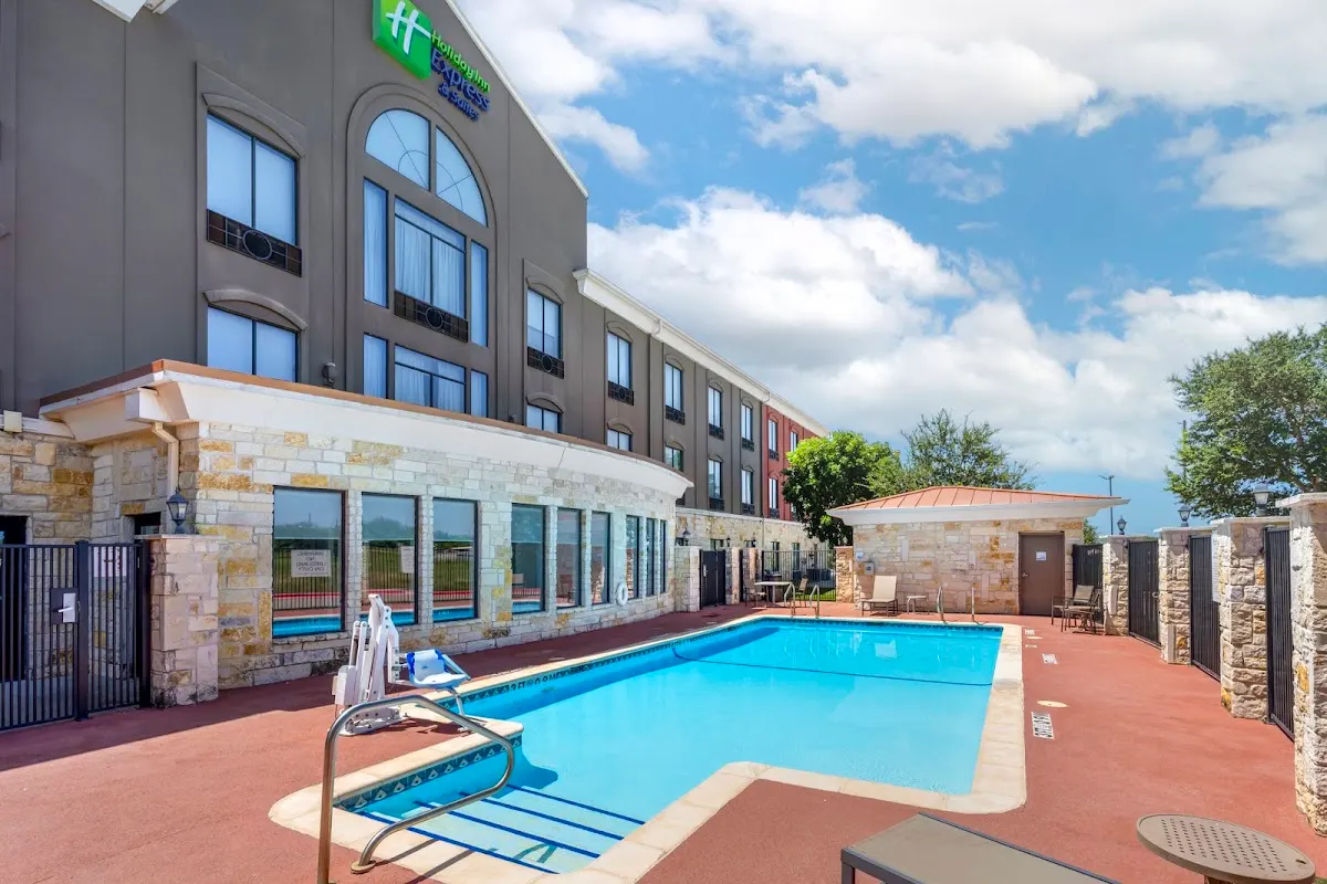Holiday Inn Express & Suites Beeville by IHG