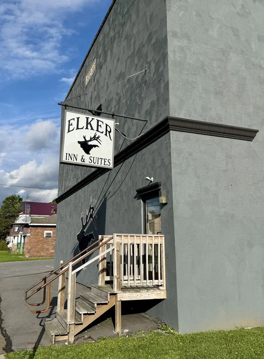 Elker Inn & Suites