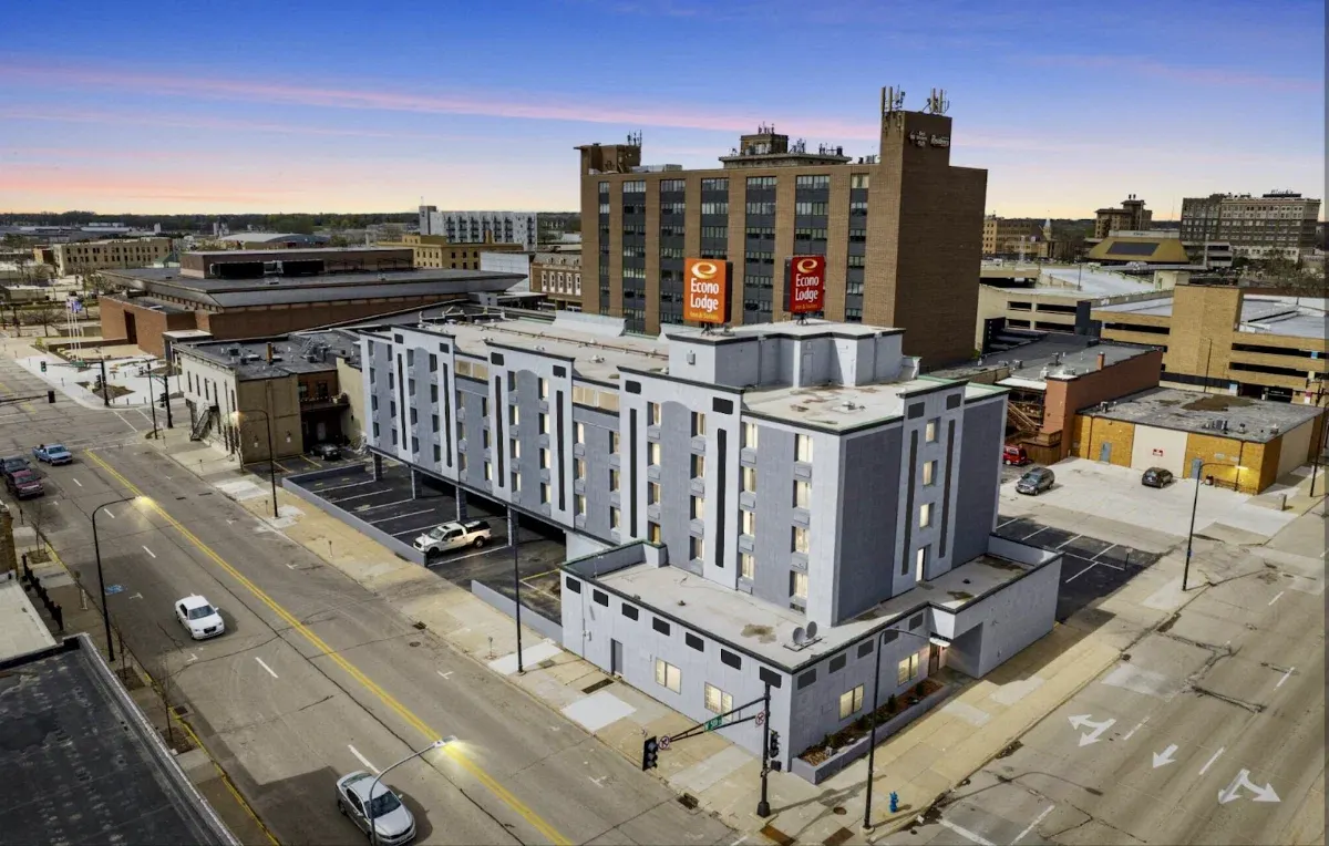 Econo Lodge Inn & Suites Waterloo Downtown