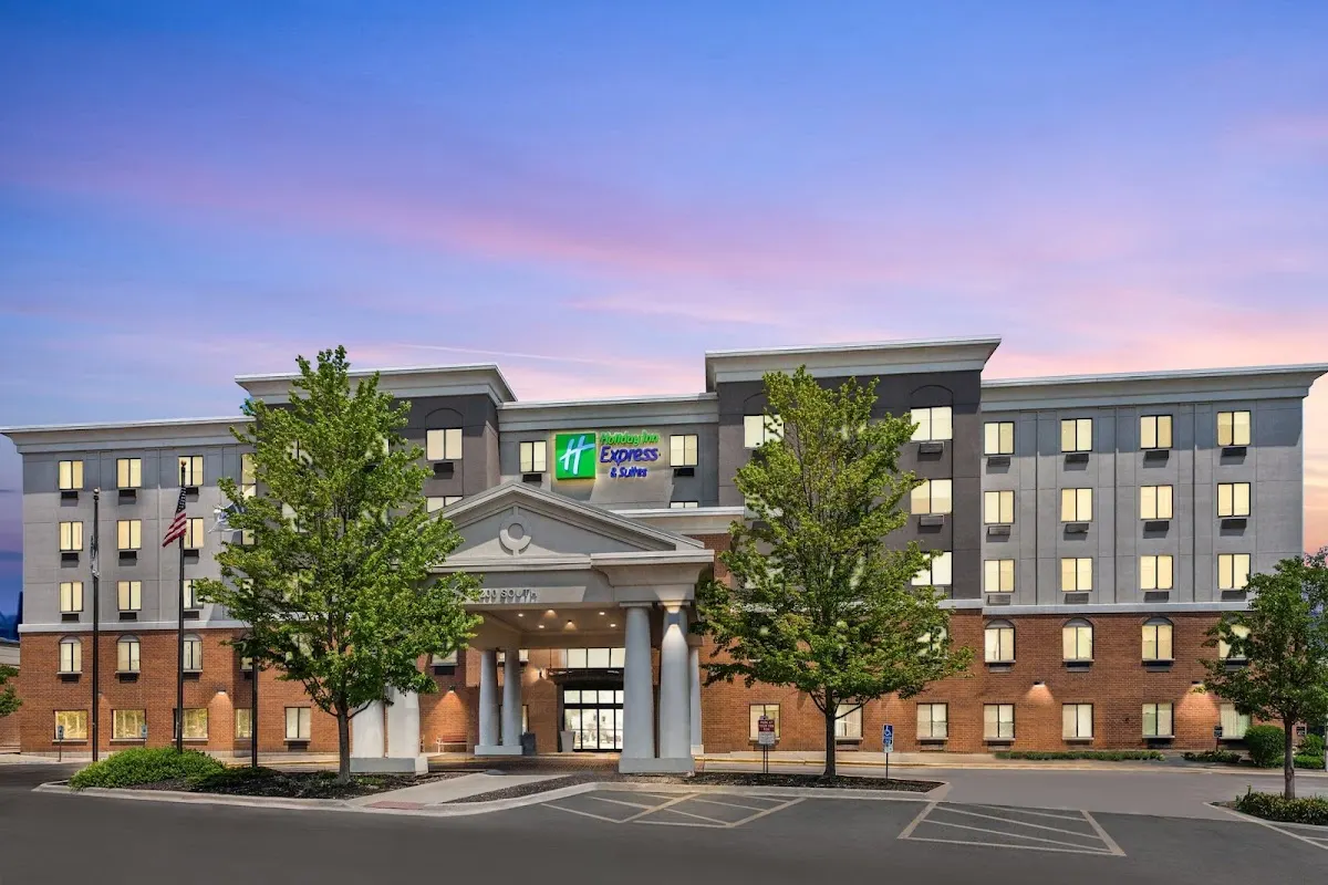 Holiday Inn Express & Suites Chicago West-O'Hare Arpt Area by IHG