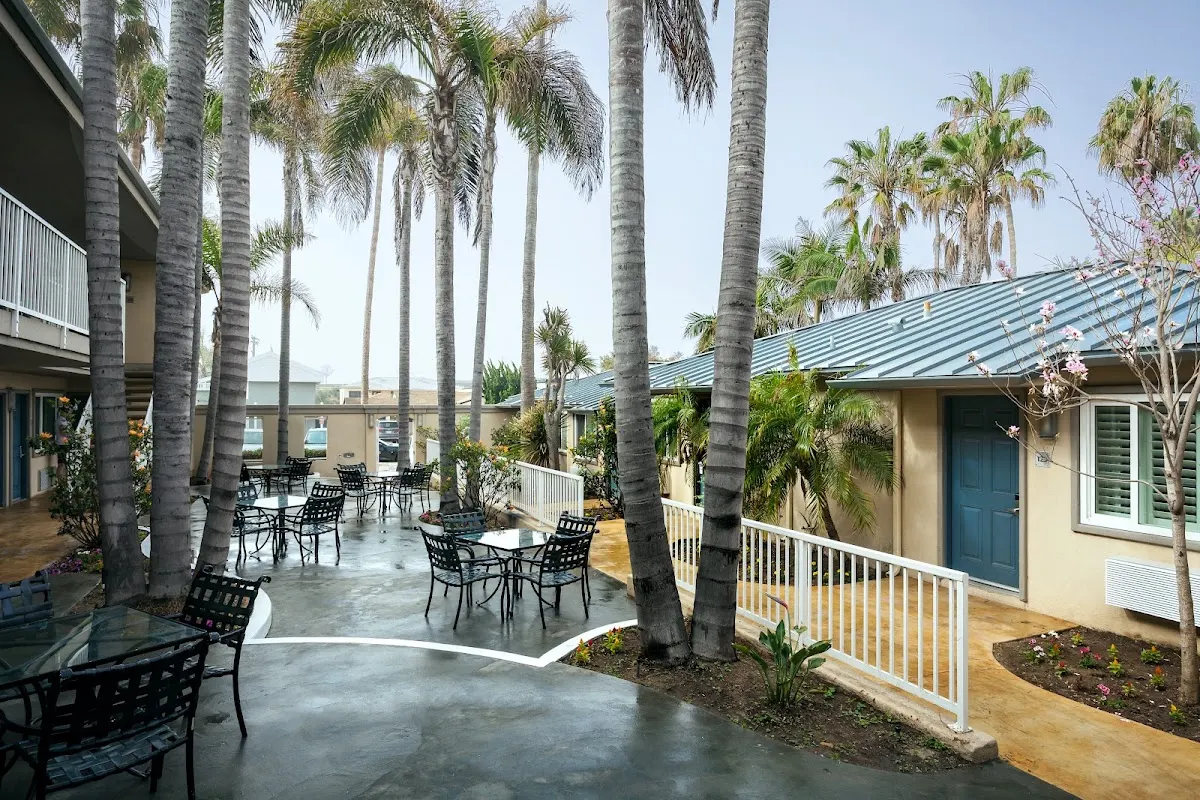 PB Surf Beachside Inn