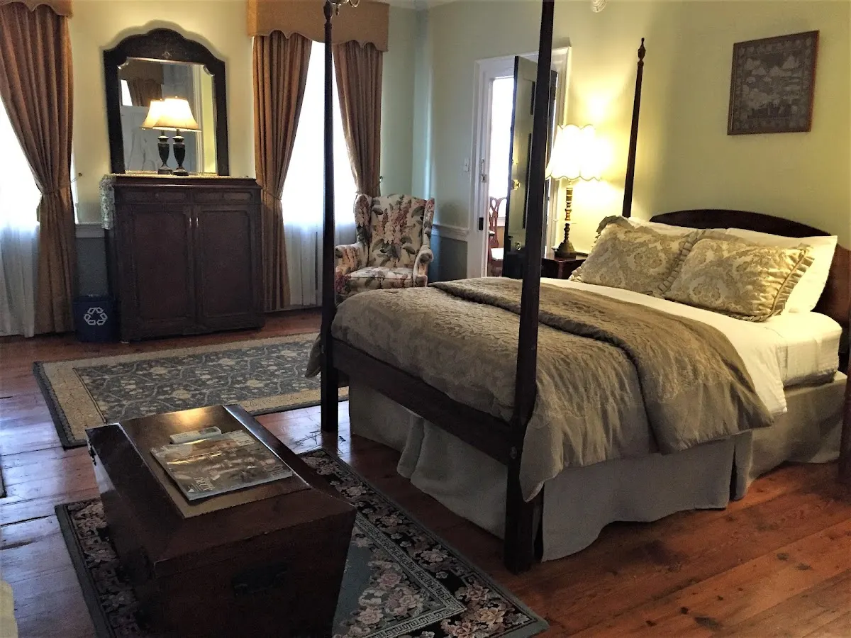 Morris House Hotel