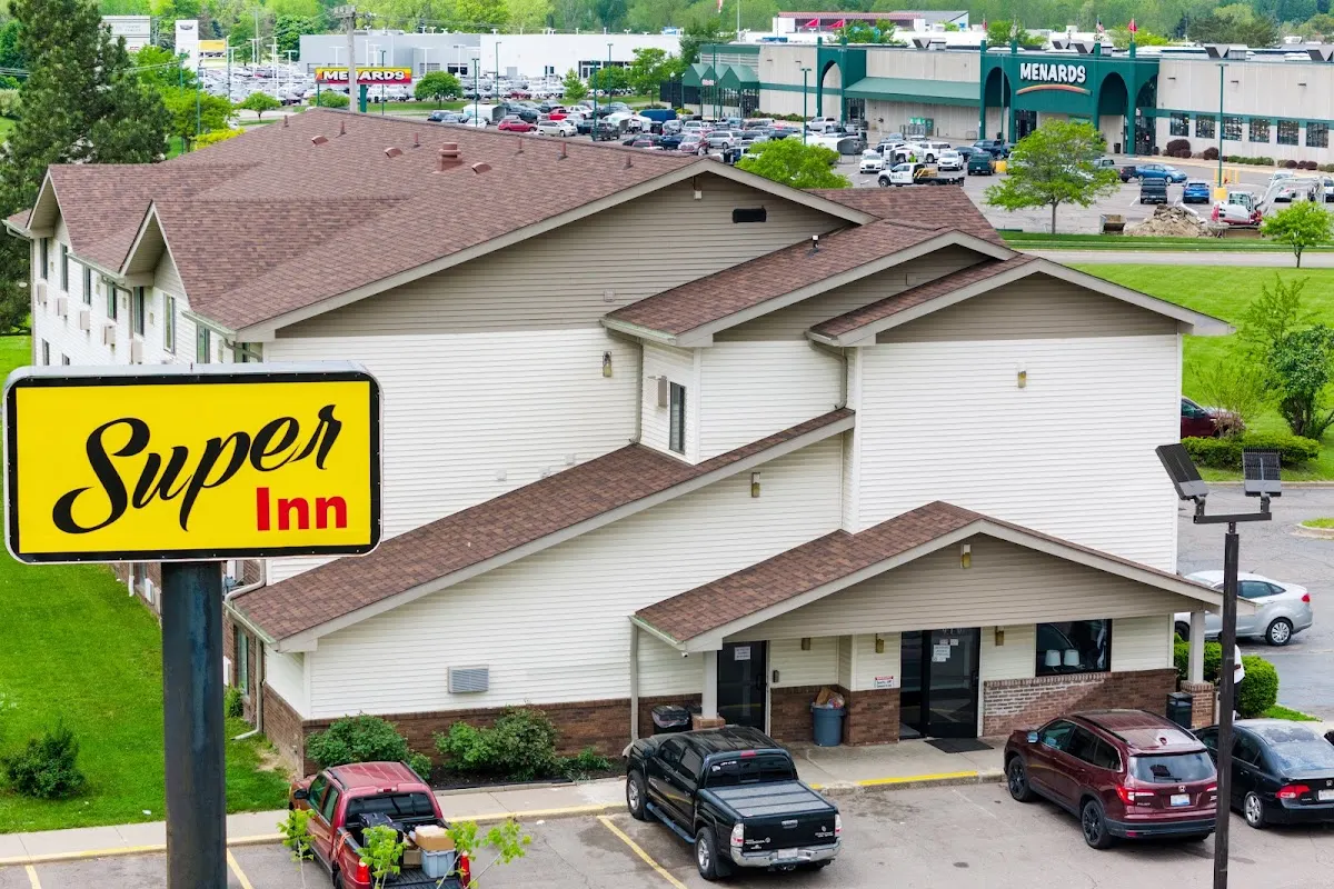 Super Inn Lansing