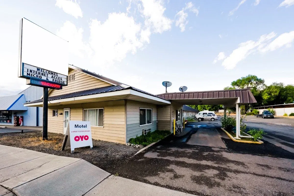OYO Riverside Inn John Day OR