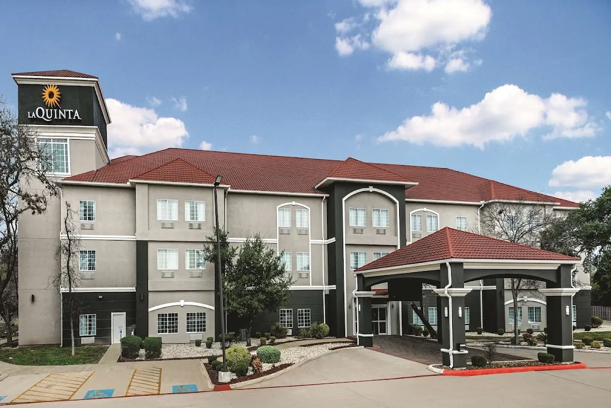 La Quinta Inn & Suites by Wyndham San Antonio The Dominion