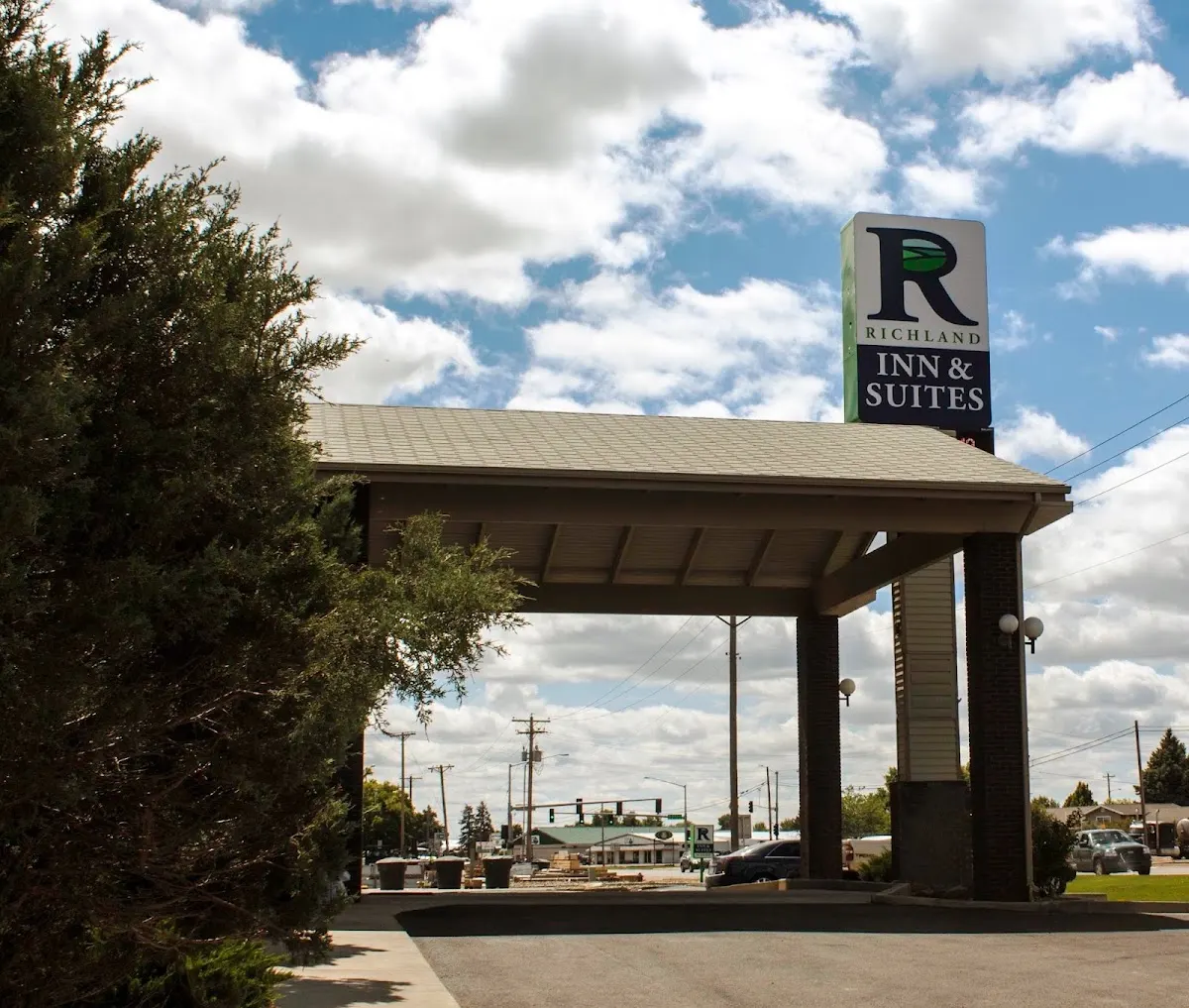 Richland Inn & Suites