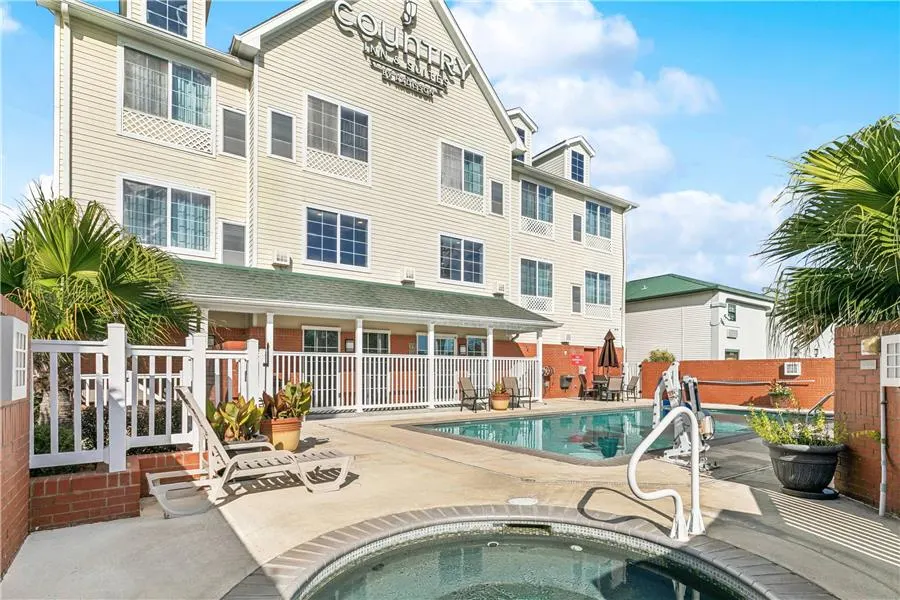 Country Inn & Suites by Radisson, Covington, LA