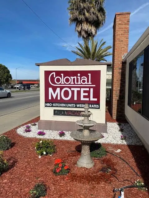 Colonial Motel
