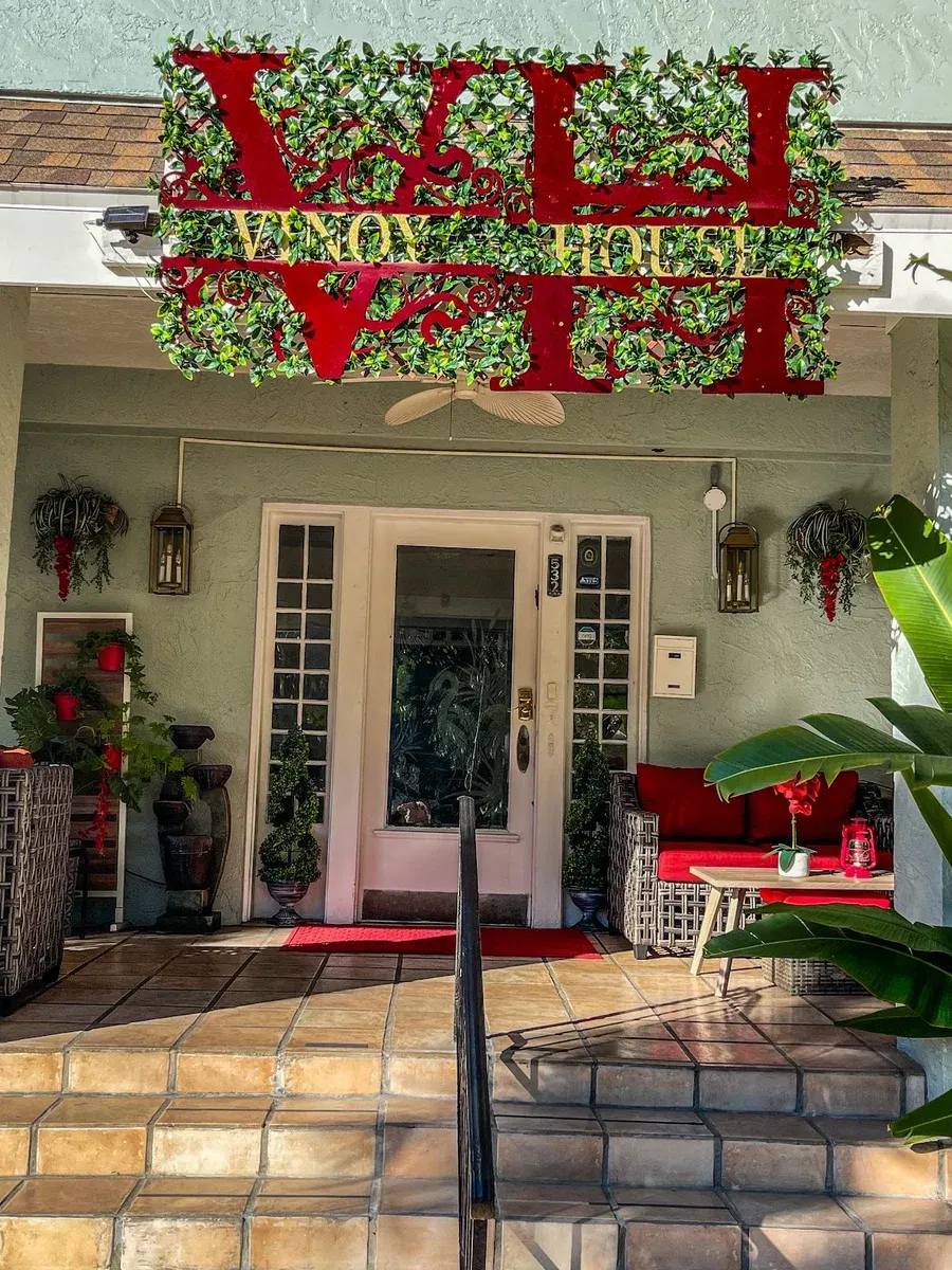 Vinoy House Inn
