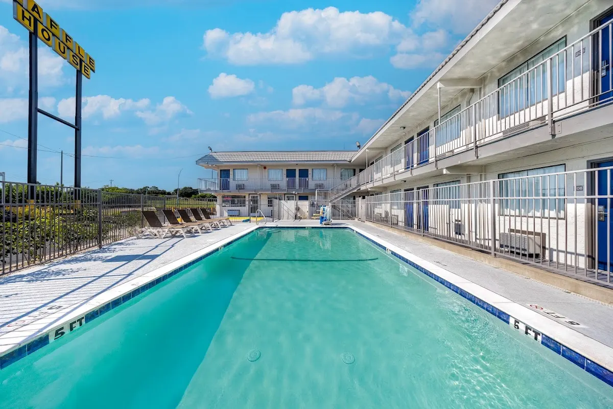 Motel 6 Fort Worth, TX - East