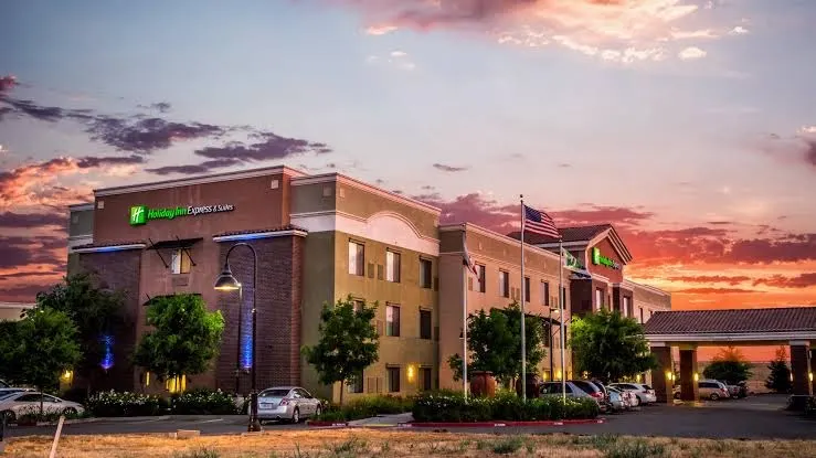 Holiday Inn Express & Suites Lincoln-Roseville Area