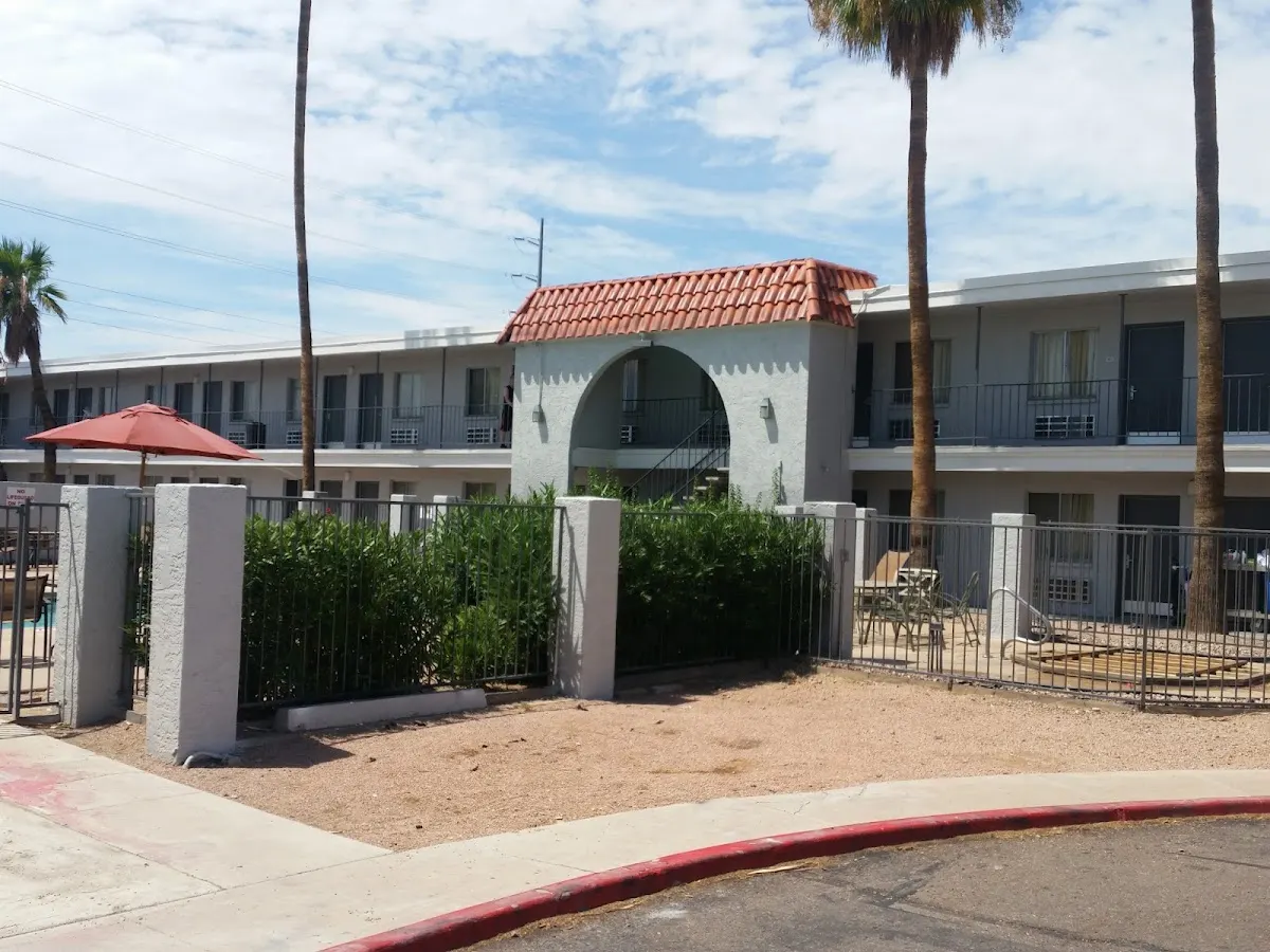 Bell Hotel & Suites